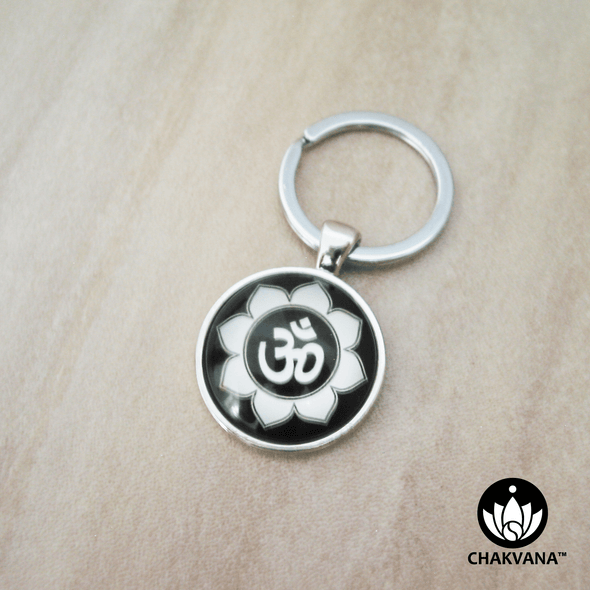 Keychain ring displaying an Om & Lotus Petal design inside of a magnifying glass cabochon. – Chakvana.com